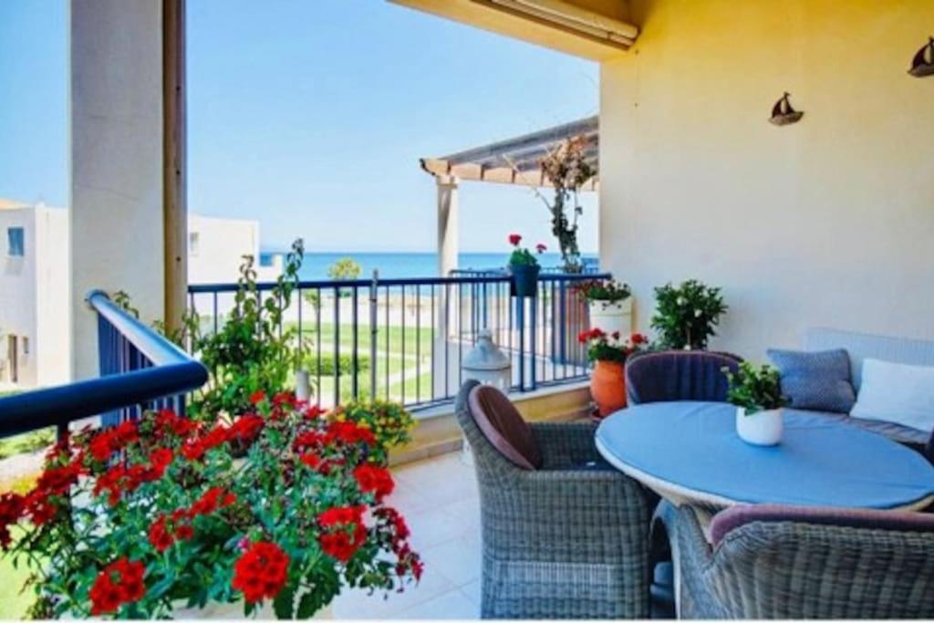 Odyssey Beach Front Apartment La Canea Exterior foto