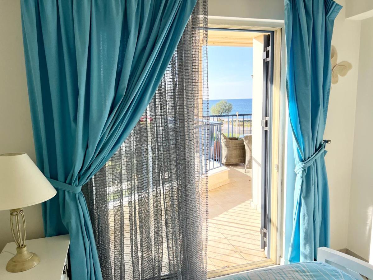 Odyssey Beach Front Apartment La Canea Exterior foto